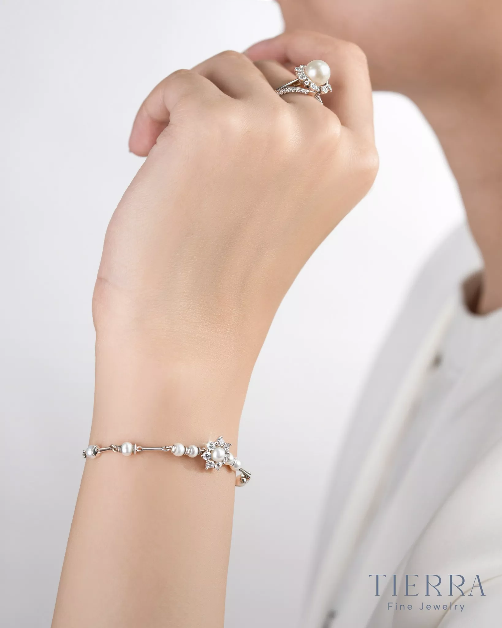 Chọn màu sắc vòng tay nữ vàng 18K đẹp theo tone da