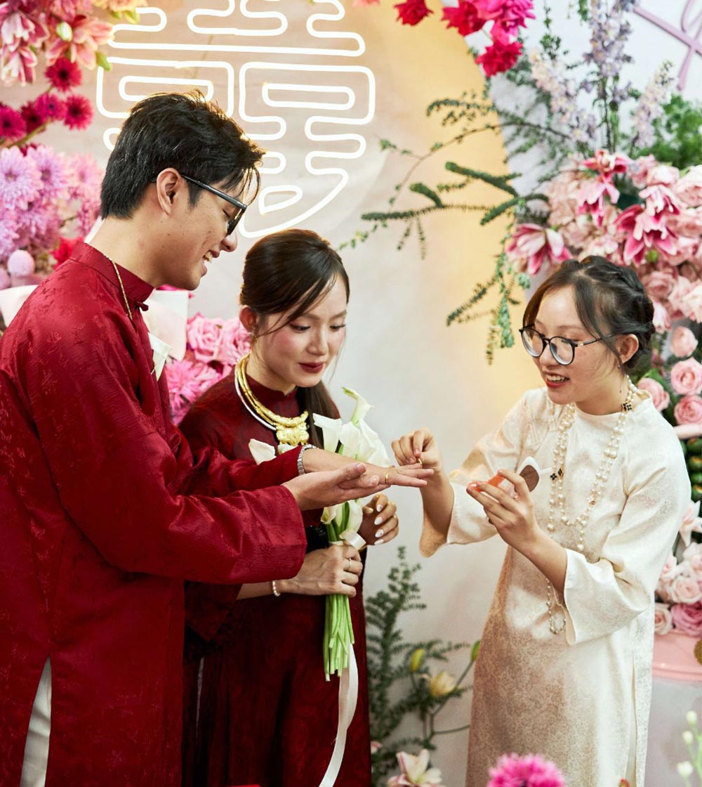Trang phục lễ dạm ngõ cần lịch sự và trang trọng