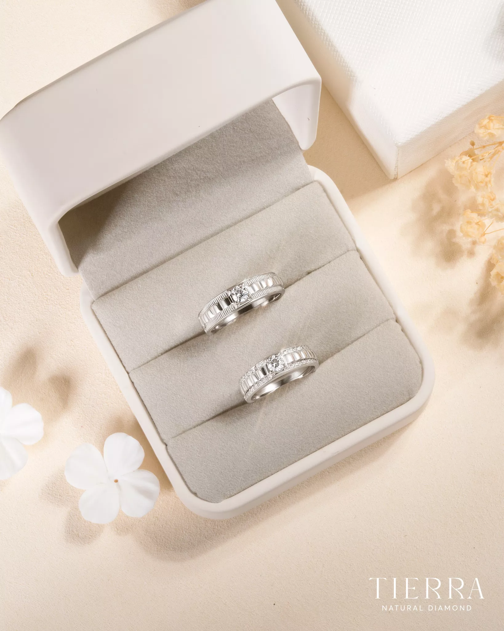 Ảnh nhẫn cưới nằm trên hộp nhẫn là khung hình đơn giản nhưng đòi hỏi cao về tay nghề nhiếp ảnh gia