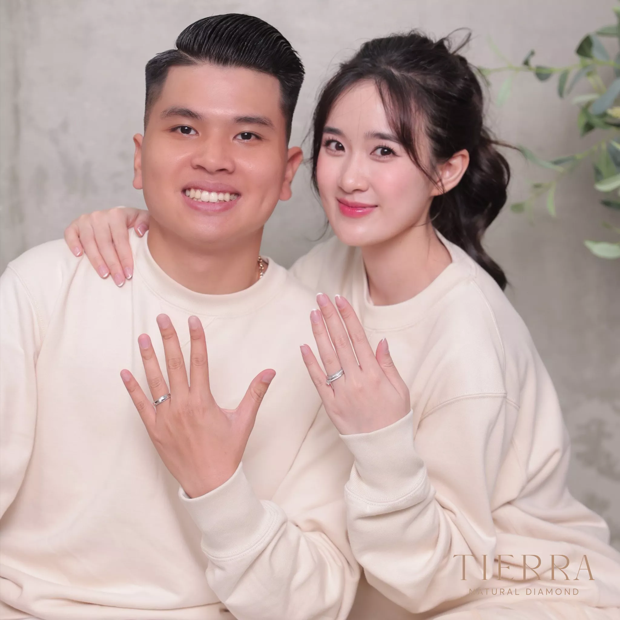 Con trai đeo nhẫn cưới tay nào là chuẩn nhất?