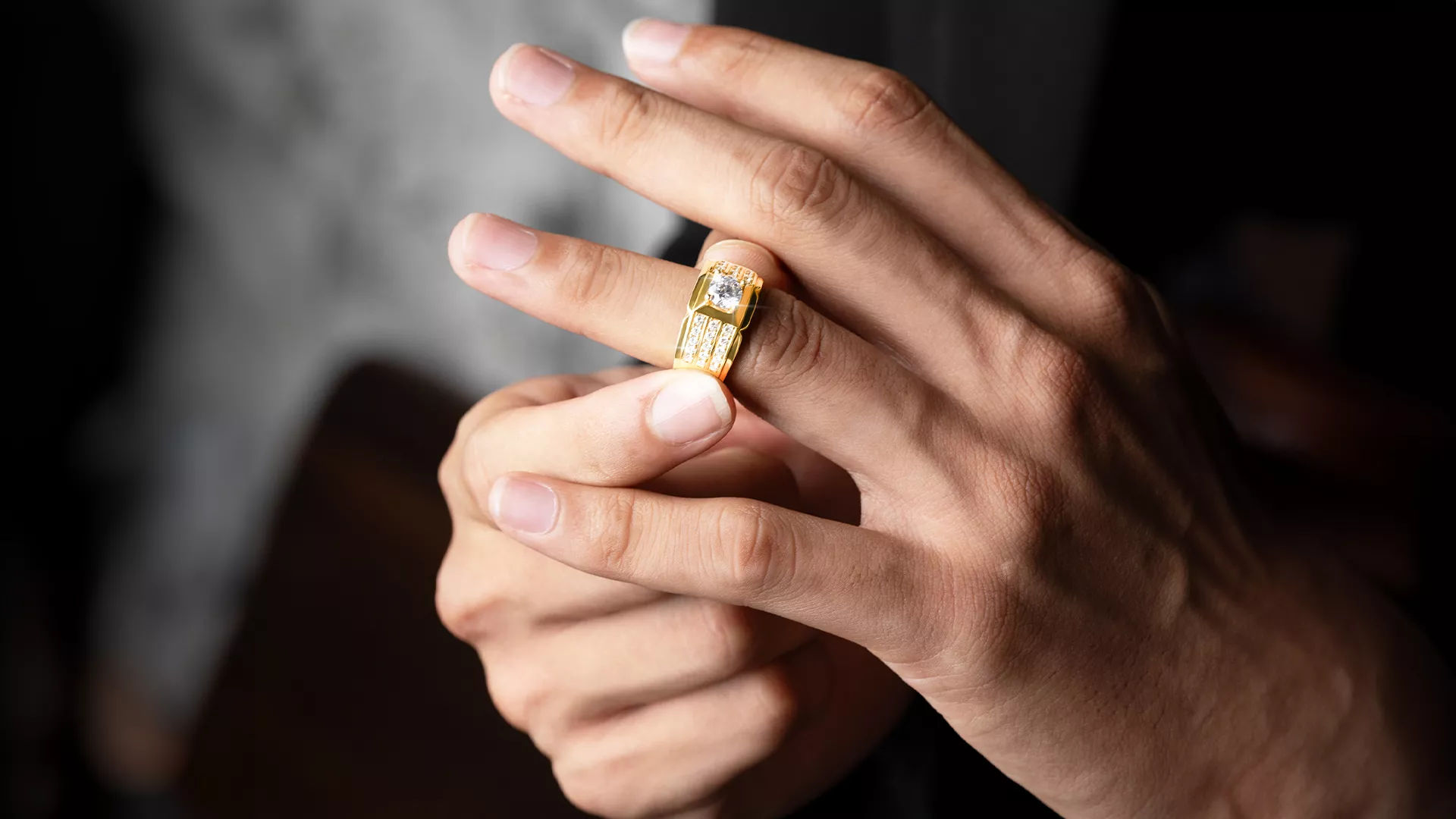 Nhẫn vàng trắng nam 18K là gì? Top 12 mẫu nhẫn vàng trắng nam 18K đẹp nhất