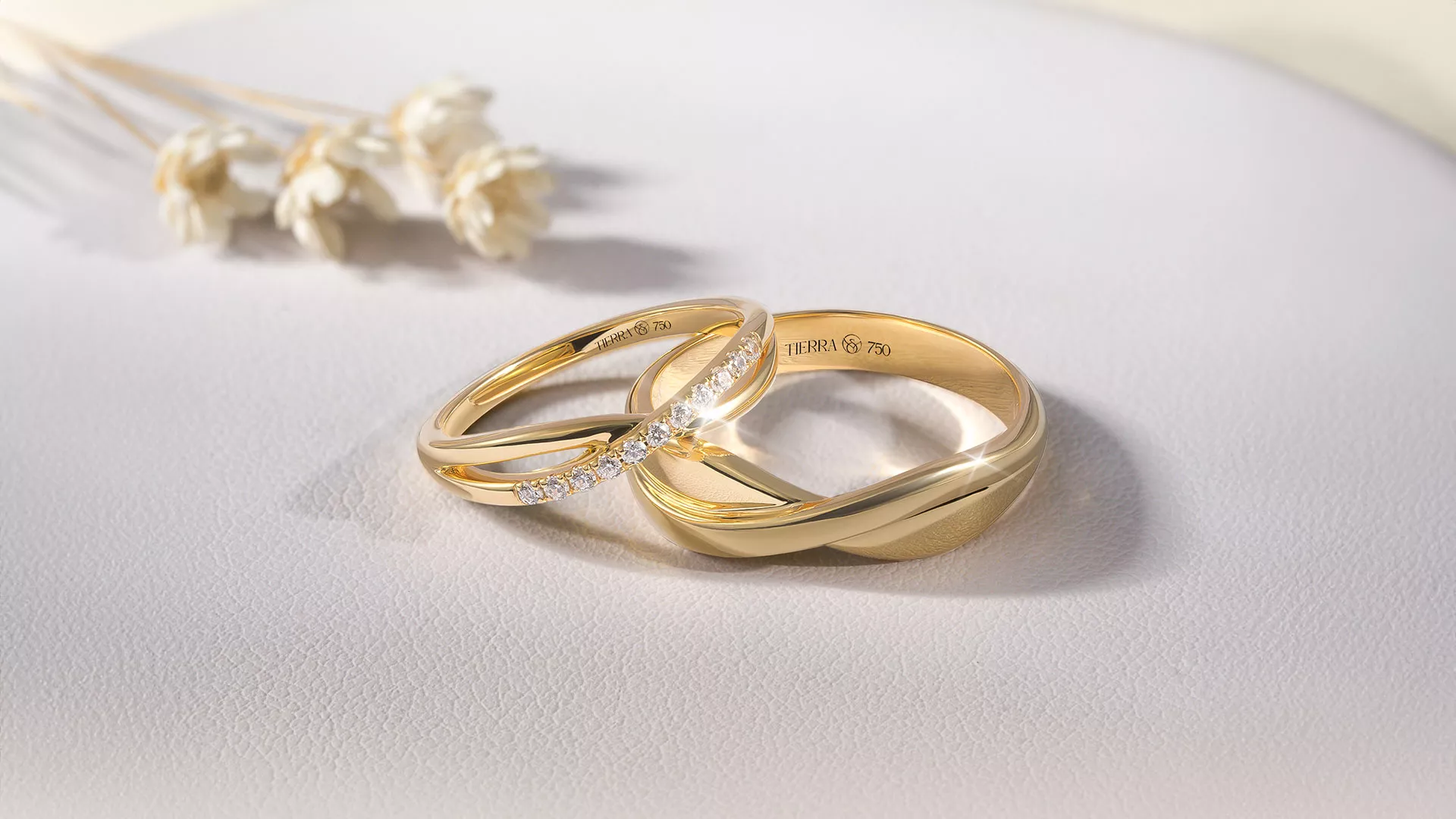Giá cặp nhẫn cưới vàng 18K là bao nhiêu? Cần lưu ý gì khi mua