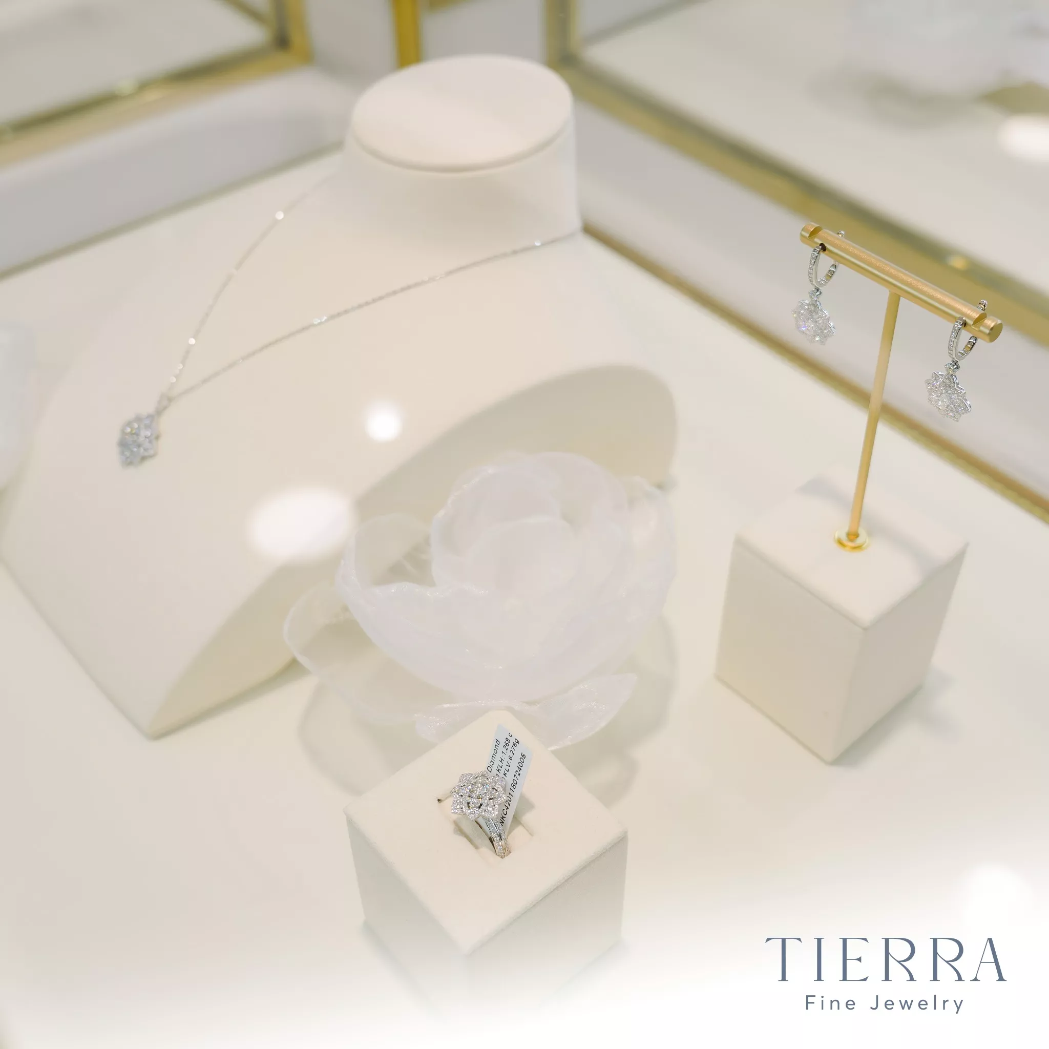 1 carat kim cương nhân tạo bao nhiêu tiền? 6 Ngoài việc quan tâm 1 carat giá bao nhiêu, bạn cần tìm một nơi mua kim cương uy tín
