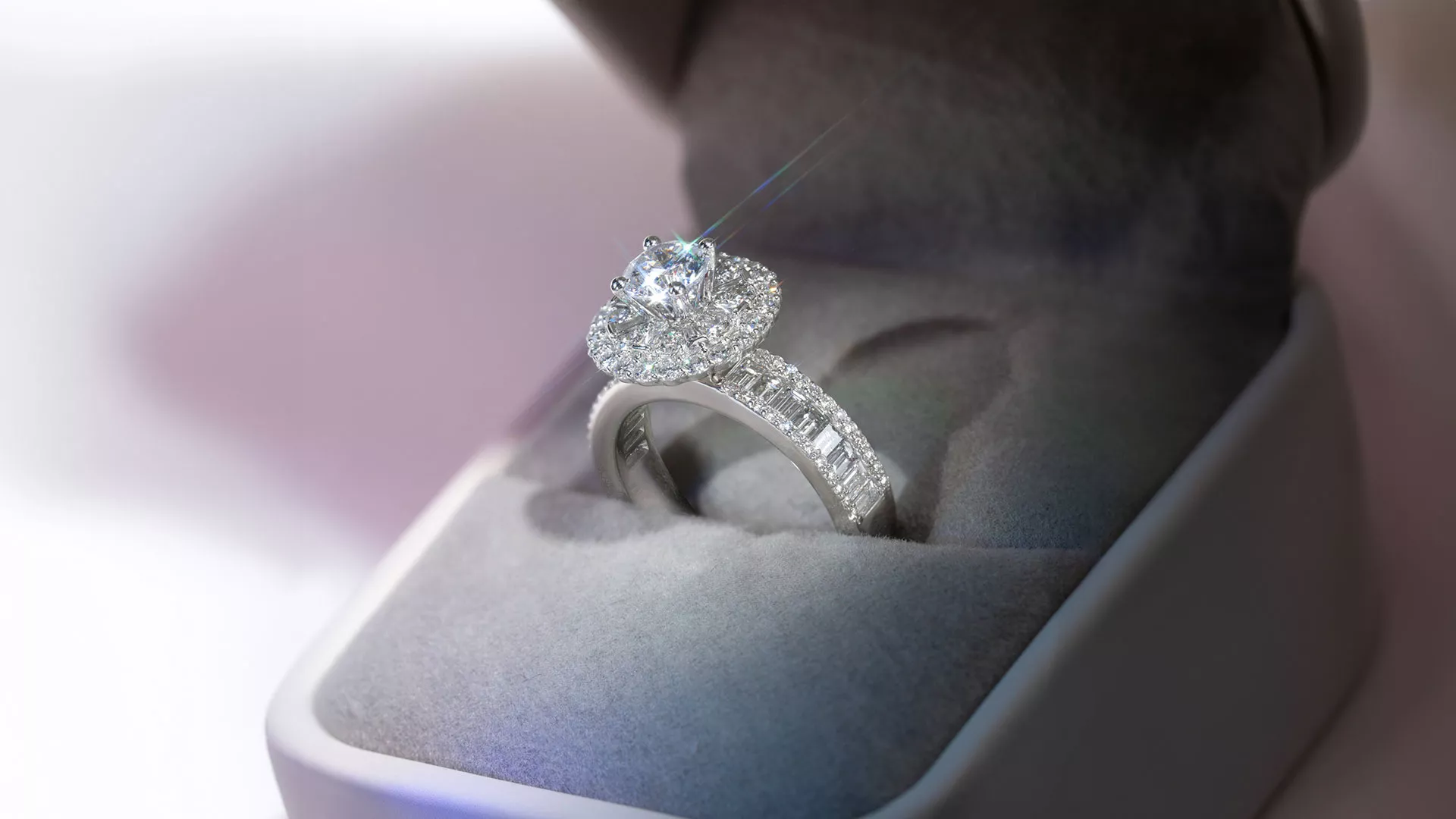 Nhẫn kim cương 5 carat giá bao nhiêu?