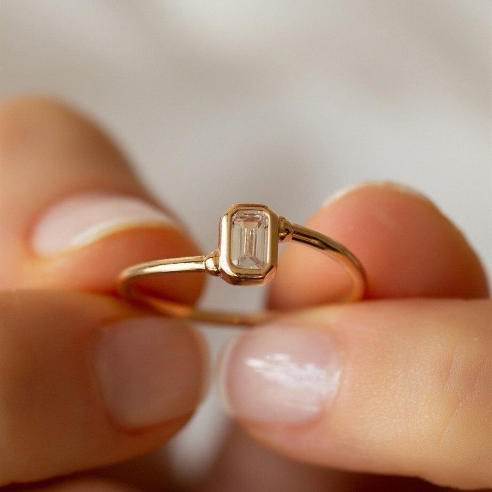 Nhẫn kim cương Emerald  độc đáo