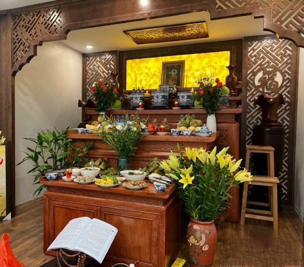 Nguyên tắc phong thủy & mẫu trang trí bàn thờ gia tiên thu hút tài lộc 6 Cách sắp xếp bàn thờ gia tiên 3 cấp
