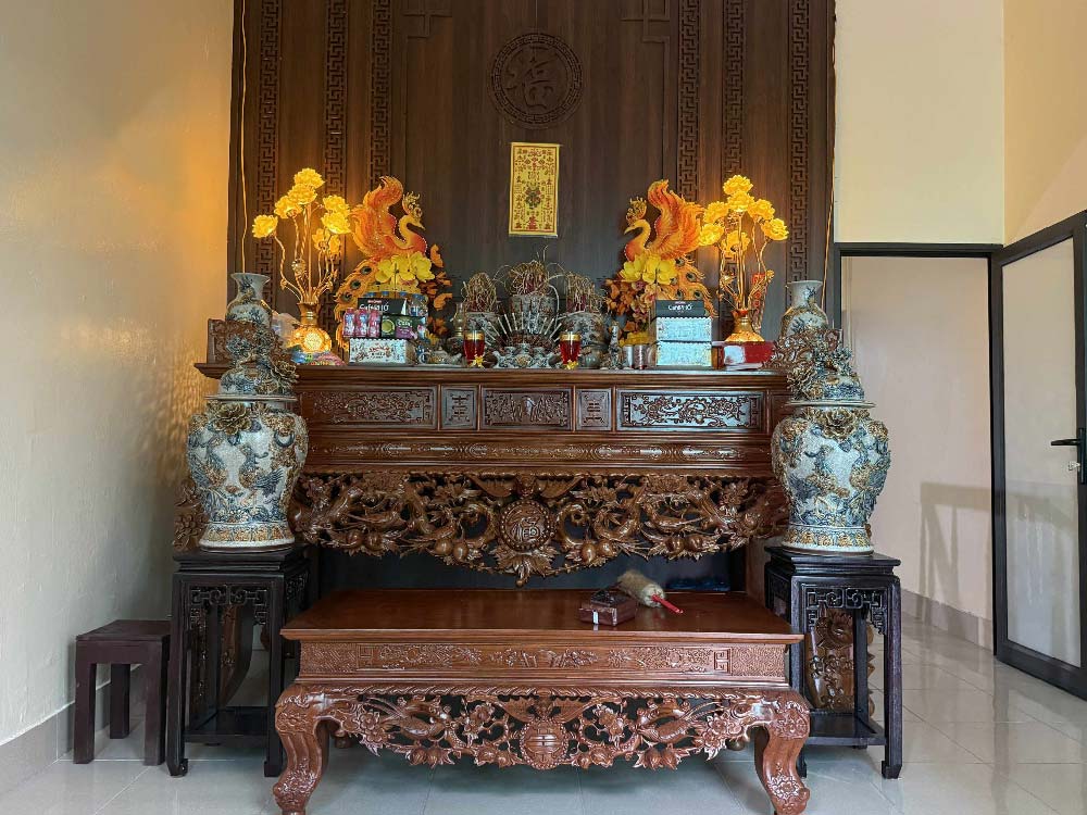 Nguyên tắc phong thủy & mẫu trang trí bàn thờ gia tiên thu hút tài lộc 10 Hình ảnh trang trí bàn thờ gia tiên