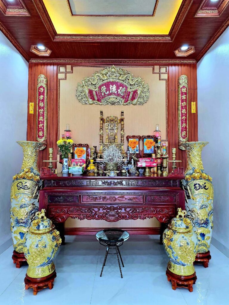 Nguyên tắc phong thủy & mẫu trang trí bàn thờ gia tiên thu hút tài lộc 3 Hướng dẫn cách bài trí bàn thờ gia tiên đúng chuẩn theo nguyên tắc phong thủy
