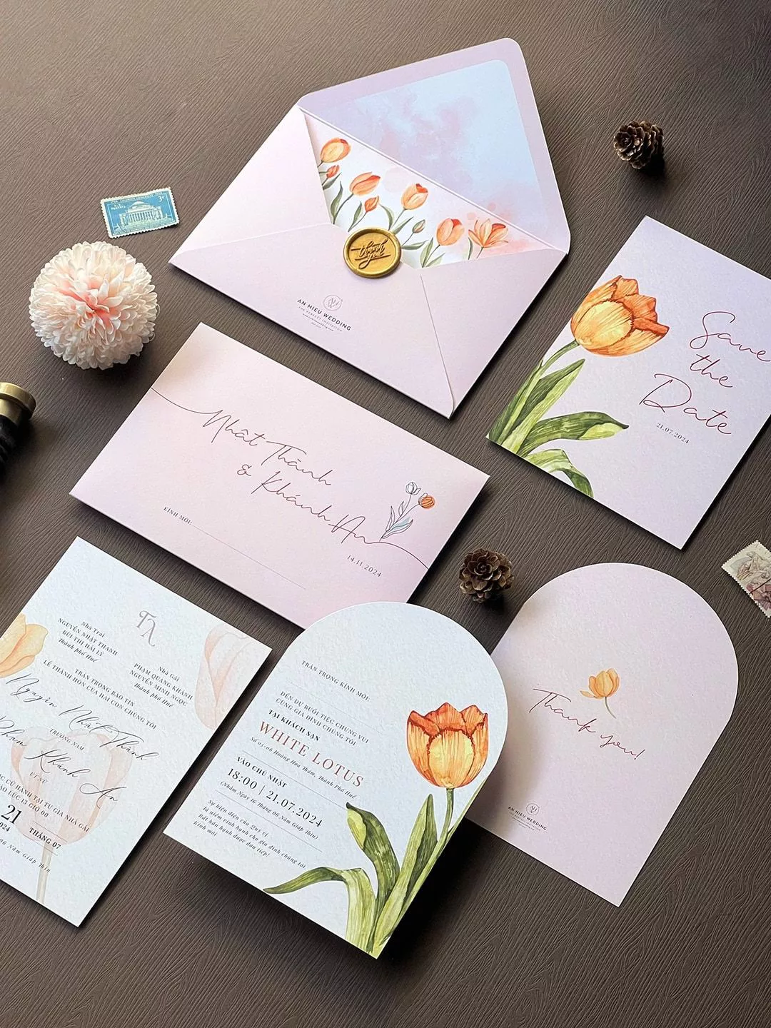 Mẫu thiệp cưới với tông màu pastel hồng phấn