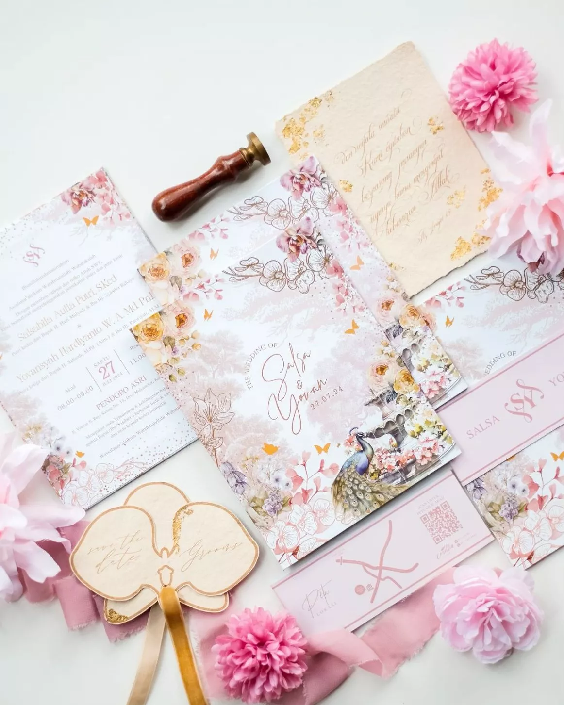 Mẫu thiệp cưới phối hoa sang trọng