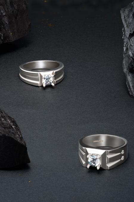 Cách chọn nhẫn thời trang nam không bao giờ lỗi mốt