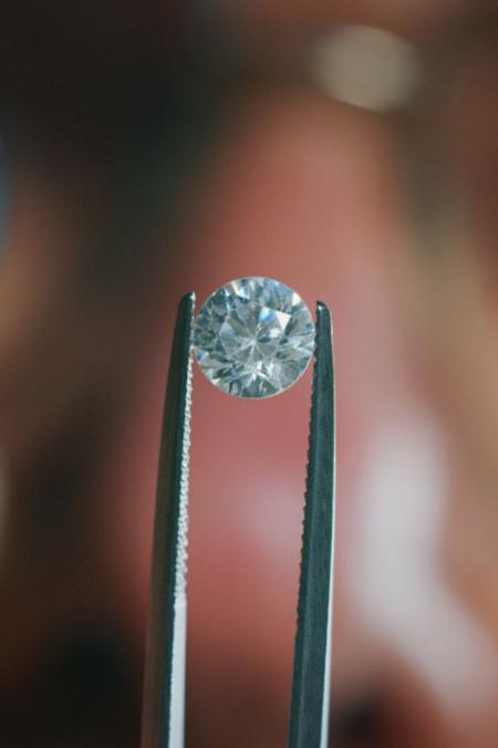 Phân biệt kim cương tự nhiên và Moissanite
