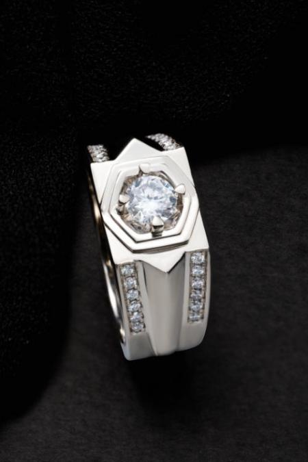 Vì sao nam giới nên đeo nhẫn? Nhẫn trang sức nam có gì đặc biệt?