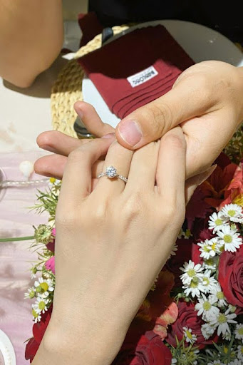 Nhẫn đính ước là gì? Câu chuyện về nhẫn đính ước