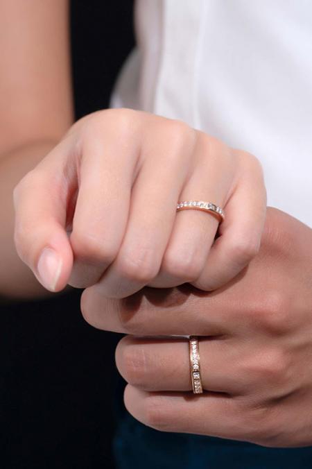Vì sao các cặp đôi nên lựa chọn mẫu nhẫn cưới kim cương trong ngày trọng đại của mình?