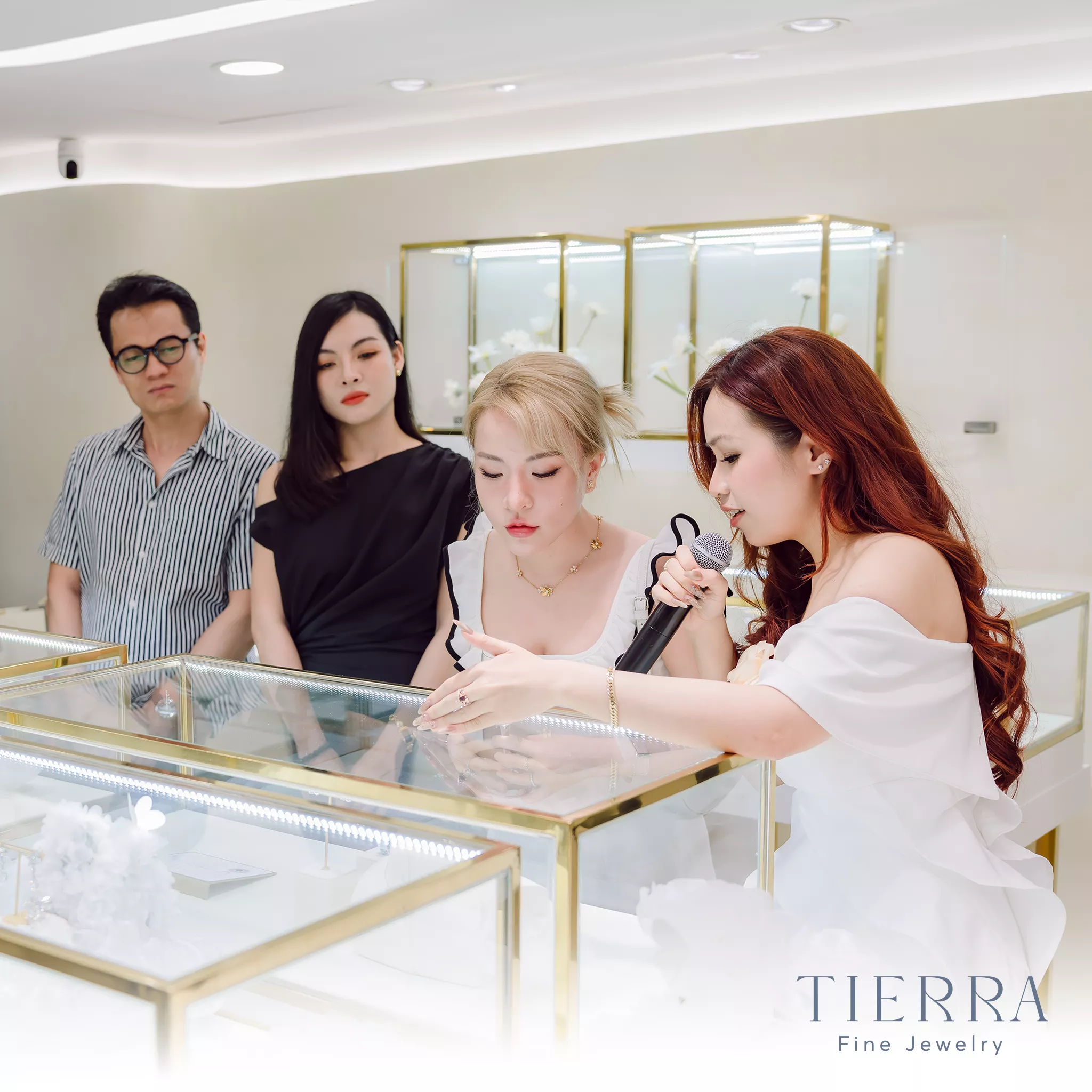 Tham quan cửa hàng và tìm hiểu về các bộ sưu tập ấn tượng của Tierra