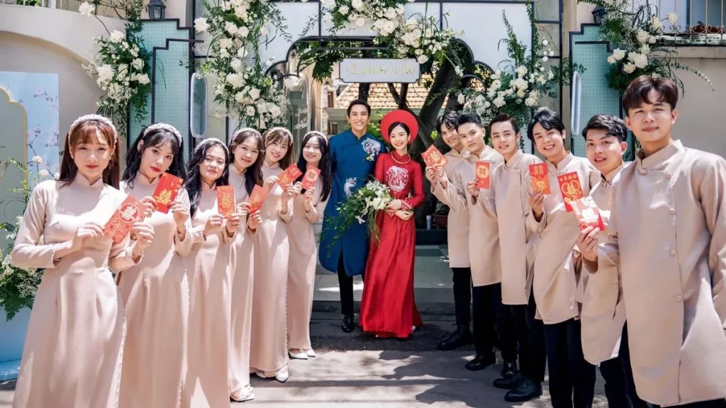 Nhận bao lì xì trao duyên sau khi bê tráp
