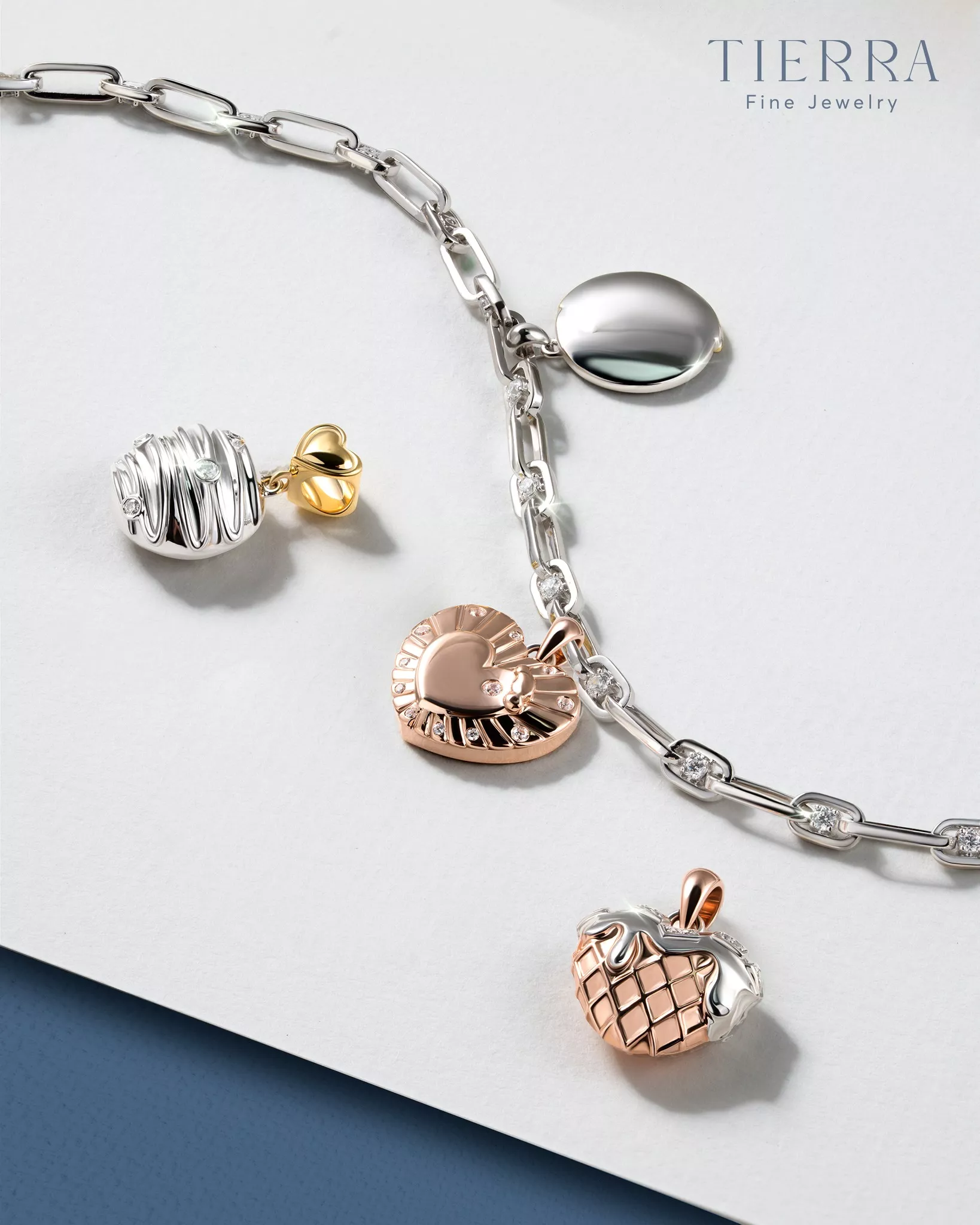 Hạt charm được chế tác từ các chất liệu cao cấp như bạc 925, vàng 14K hay vàng 18K