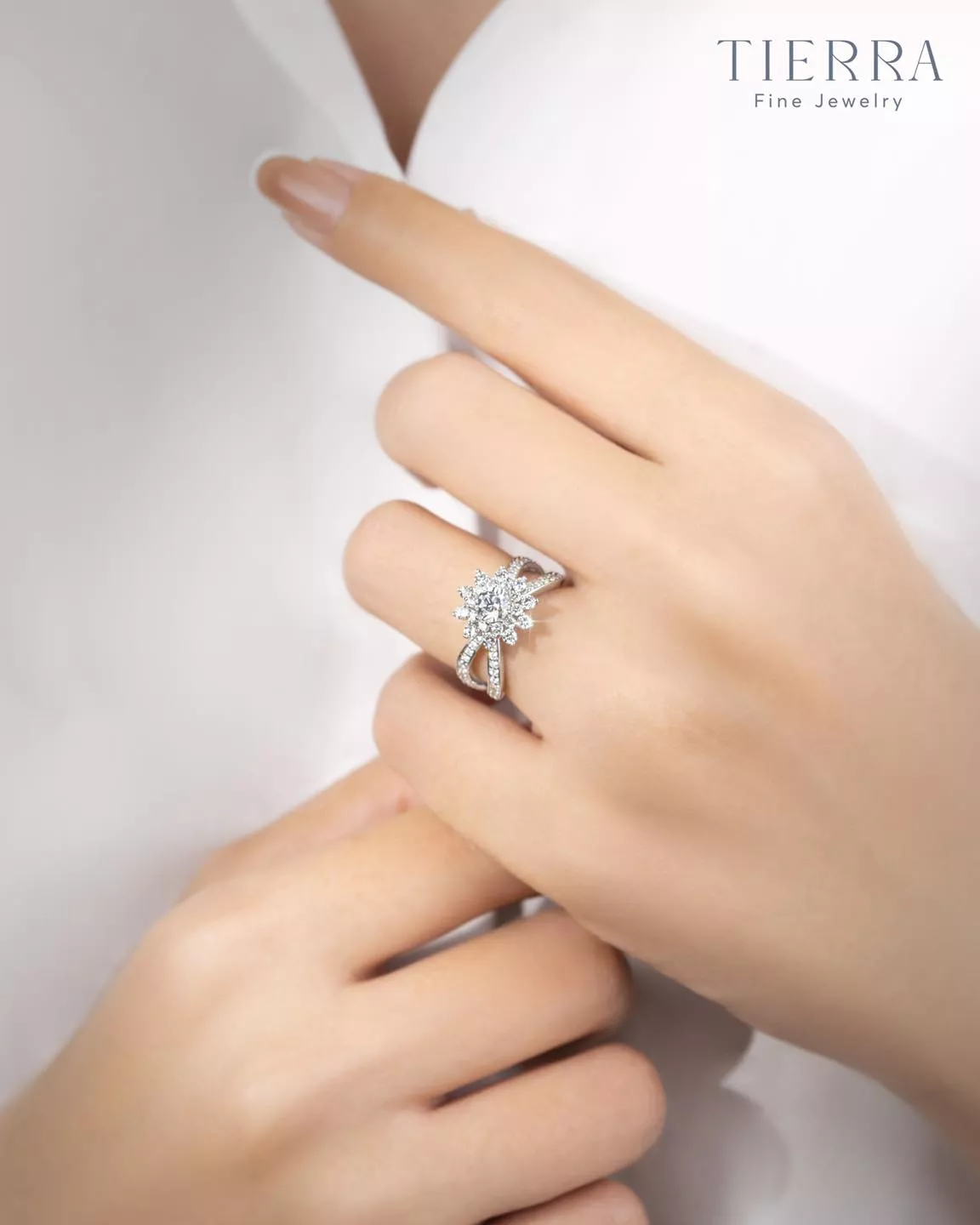 Đeo nhẫn ở tay trái sẽ mang lại nhiều may mắn, tài lộc và sức khỏe