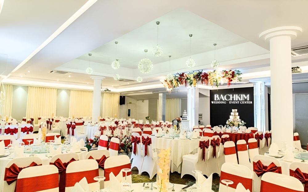 TOP 20+ Nhà hàng tiệc cưới TPHCM đẹp, sang trọng, nổi tiếng 10 Nhà hàng tiệc cưới Bạch Kim là một trong những nhà hàng tiệc cưới đẹp TPHCM