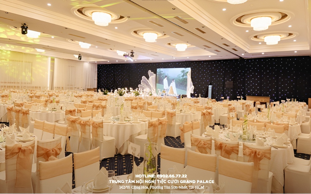 TOP 20+ Nhà hàng tiệc cưới TPHCM đẹp, sang trọng, nổi tiếng 3 Nhà hàng tiệc cưới Grand Palace là một trong các nhà hàng tiệc cưới sang trọng tại tp hcm