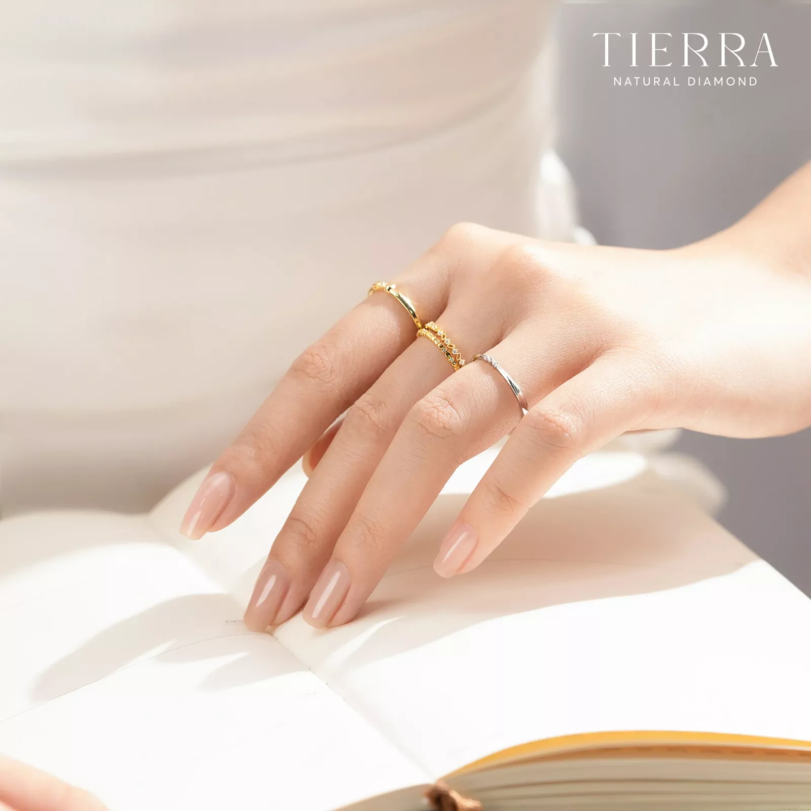 Tại sao nam tả nữ hữu đeo nhẫn lại quan trọng? Bật mí từ phong thủy 8 Tại sao nam tả nữ hữu đeo nhẫn lại quan trọng? Bật mí từ phong thủy