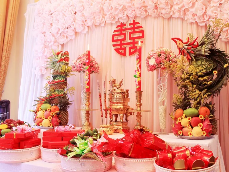 Bàn thờ gia tiên là gì? Trình tự lễ gia tiên nhà trai và nhà gái