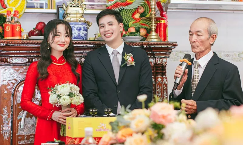 Bàn thờ gia tiên là gì? Trình tự lễ gia tiên nhà trai và nhà gái