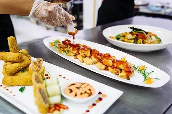 Món ăn đa dạng phong phú tại nhà hàng tiệc cưới