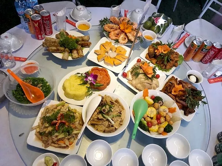 Hơn 10 mẫu thực đơn nhà hàng tiệc cưới đãi tiệc hấp dẫn
