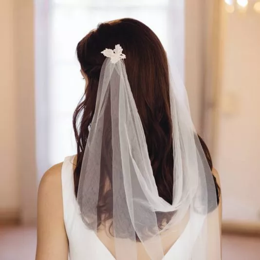 Veil đội đầu cô dâu là gì? Có nên chọn veil đội đầu cho đám cưới 12 Veil đội đầu cô dâu là gì? Có nên chọn veil đội đầu cho đám cưới