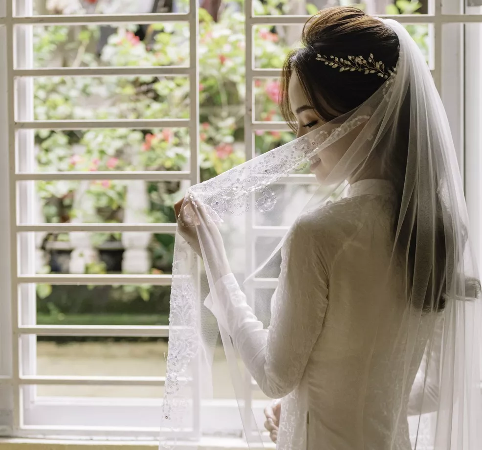 Veil đội đầu cô dâu là gì? Có nên chọn veil đội đầu cho đám cưới 13 Veil đội đầu cô dâu là gì? Có nên chọn veil đội đầu cho đám cưới