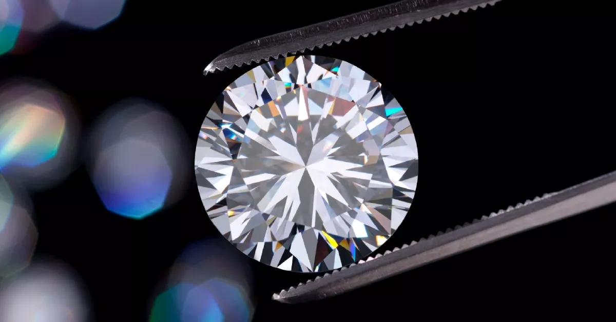 Đá Cubic Zirconia (CZ) là gì? Có nên mua trang sức đá Cubic Zirconia (CZ) không?