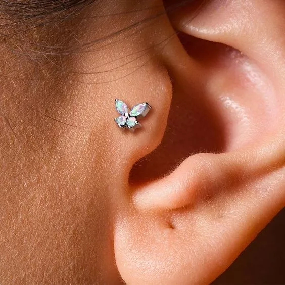 Xỏ khuyên vị trí Tragus - Tragus Piercing