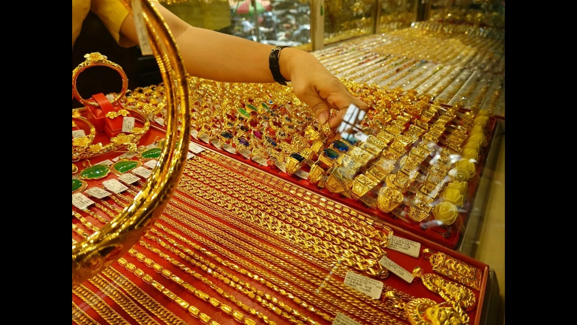 Vàng non là vàng gì? Cách nhận biết vàng non trên thị trường 5 Vàng non là vàng gì? Cách nhận biết vàng non trên thị trường