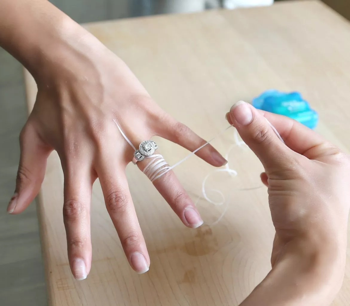 Nhẫn bị chật phải làm sao? Mẹo xử lý nhẫn bị chật đơn giản - TIERRA.VN
