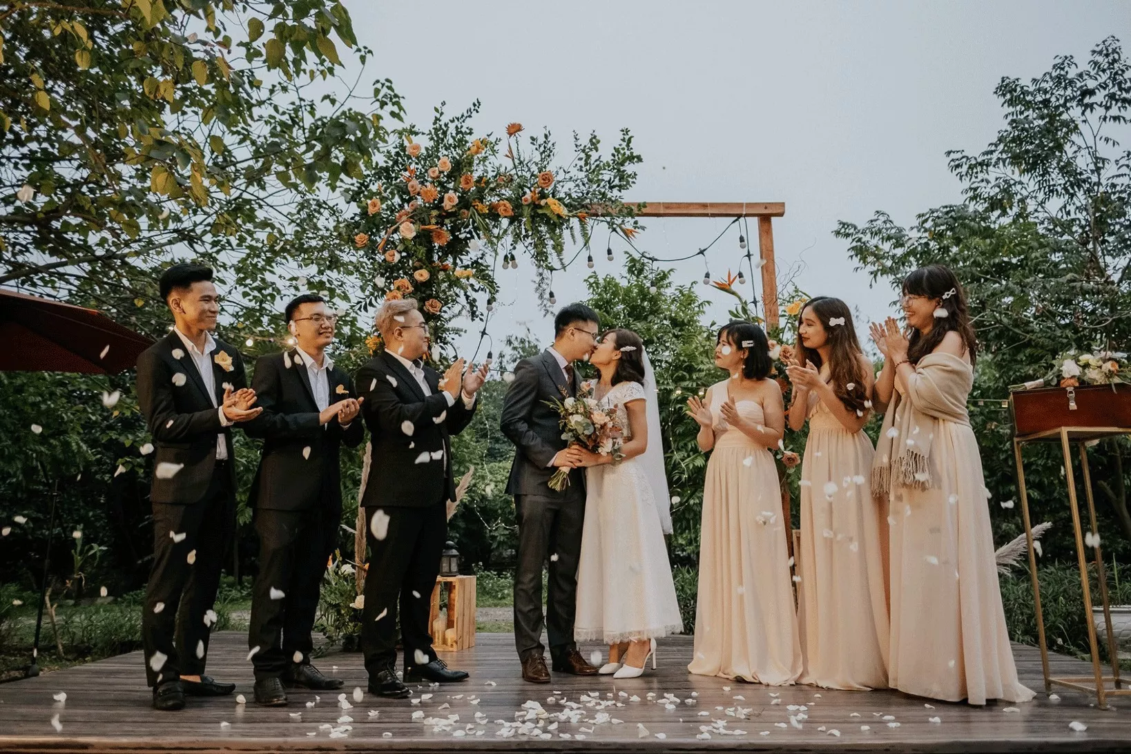 Phù dâu, phù rể làm gì trong đám cưới?