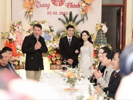 Tìm hiểu các lễ trong đám cưới xưa và nay 16 Từ xưa đến nay, các lễ trong đám cưới đã có nhiều sự thay đổi, nhưng mỗi giai đoạn đều mang theo dấu ấn riêng biệt. Hãy cùng tìm hiểu và khám phá ngay những nghi lễ truyền thống trong đám cưới.