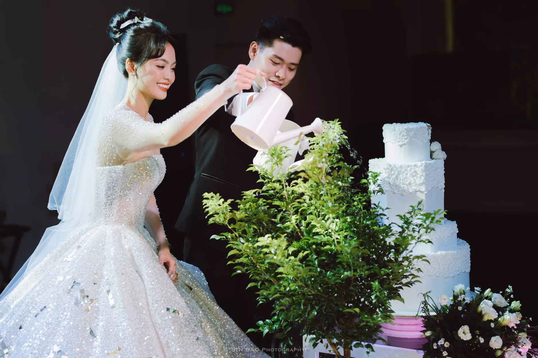 Tìm hiểu các lễ trong đám cưới xưa và nay 21 Từ xưa đến nay, các lễ trong đám cưới đã có nhiều sự thay đổi, nhưng mỗi giai đoạn đều mang theo dấu ấn riêng biệt. Hãy cùng tìm hiểu và khám phá ngay những nghi lễ truyền thống trong đám cưới.