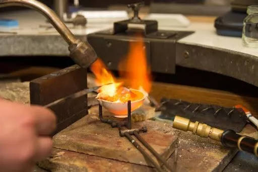 Cách nhận biết vàng thật, phân biệt vàng giả nhanh, chính xác nhất