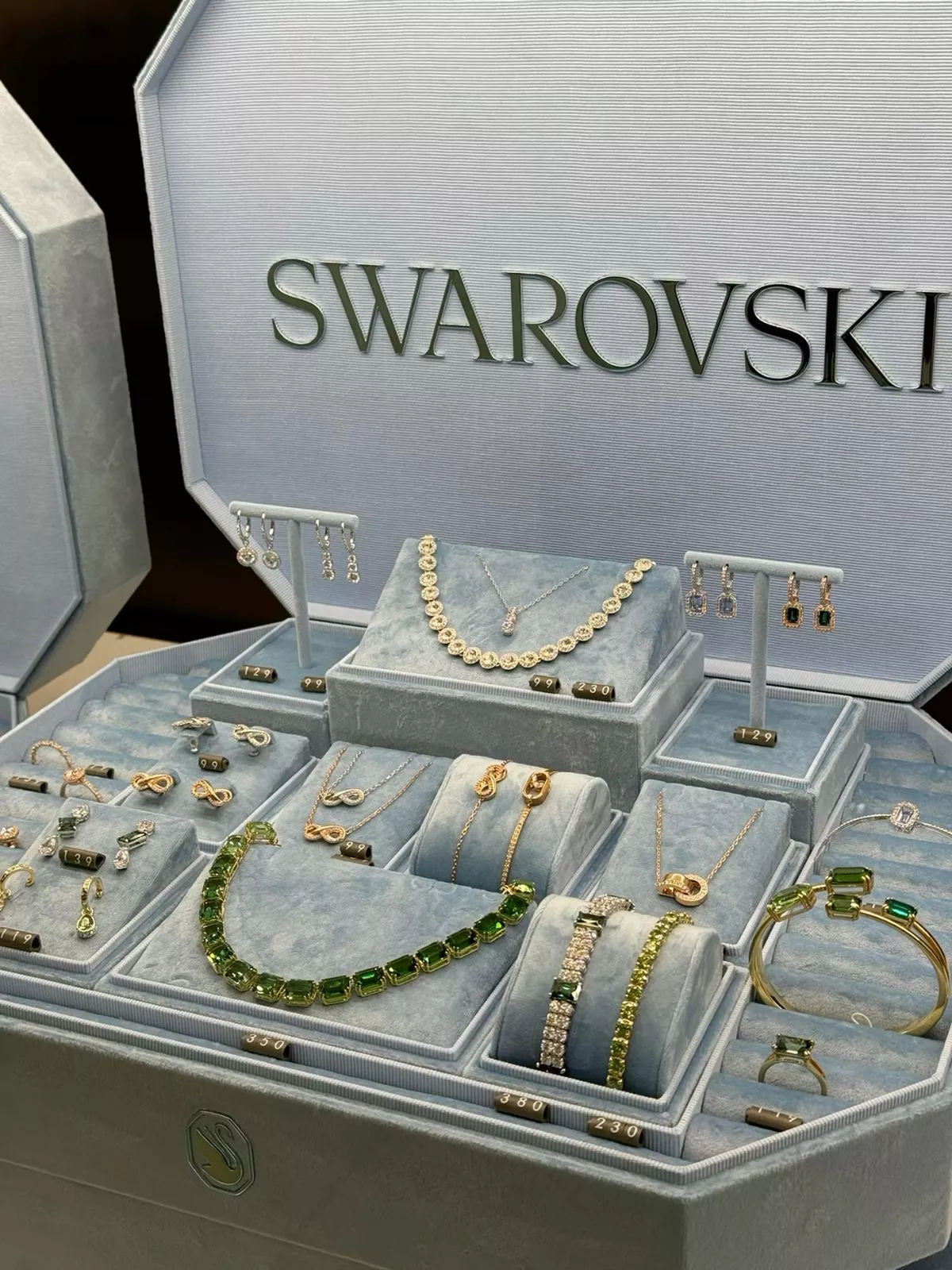 Đá Swarovski được xem là biểu tượng của sự thanh khiết và thịnh vượng