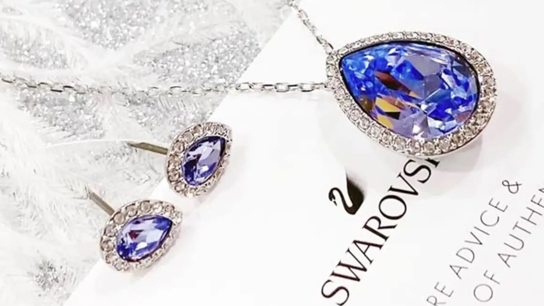 Đá swarovski là gì? Sự khác biệt giữa đá Swarovski, Kim cương và Moissanite