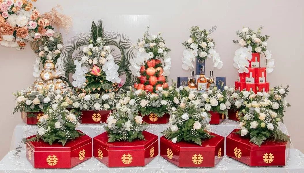 Chuẩn bị tráp lễ vật