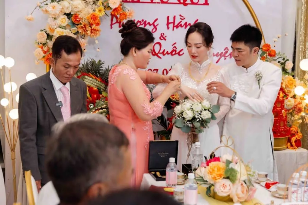 Lễ tân hôn là gì? Sự khác biệt giữa lễ vu quy, lễ tân hôn, lễ đính hôn và lễ thành hôn
