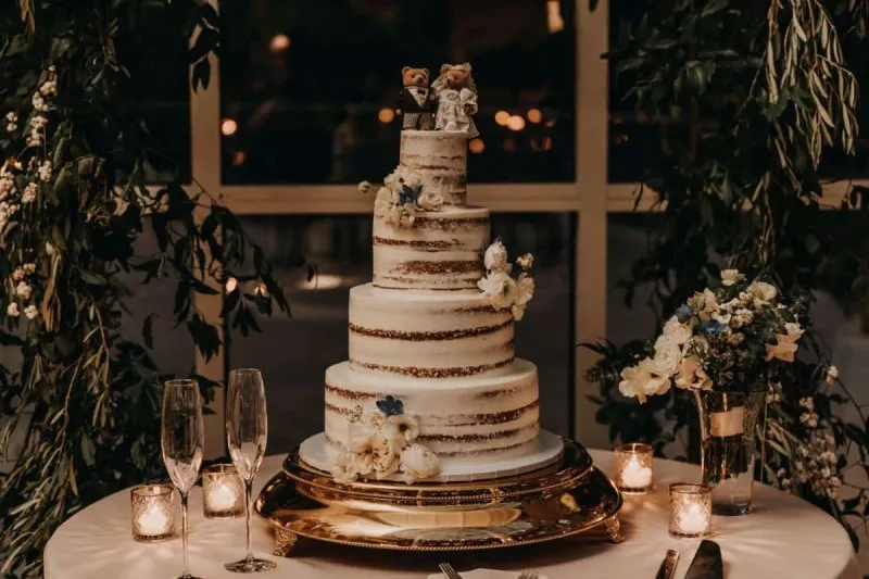 Naked cake là loại bánh kem kỷ niệm ngày cưới​ mang nét cổ điển độc đáo