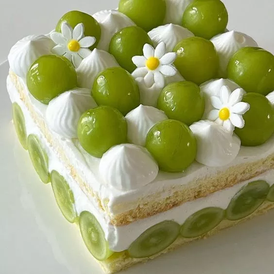 Bánh kem kỷ niệm ngày cưới​ mousse trái cây là lựa chọn hoàn hảo cho các cặp đôi thích hương vị tự nhiên