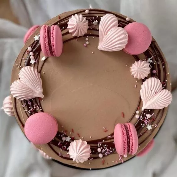 Bánh kem kỷ niệm ngày cưới​ macaron cũng được nhiều cặp đôi yêu thích