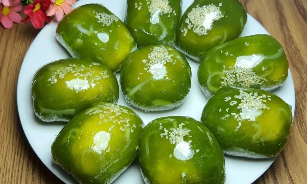 Lớp vỏ mềm dẻo của bánh phu thê