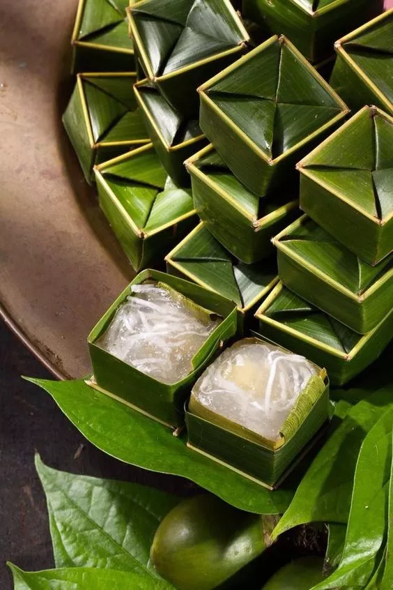 Bánh phu thê được gói ghém tỉ mỹ trong lá dừa