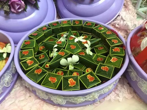 Bánh phu thê xuất hiện trong mâm quả cưới mà nhà trai mang sang nhà gái